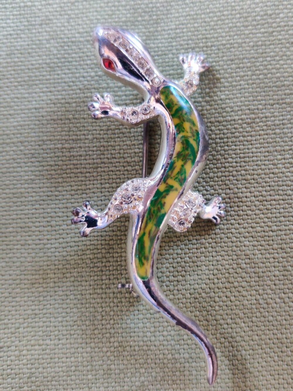 silvertone salamander or lizard brooch pin